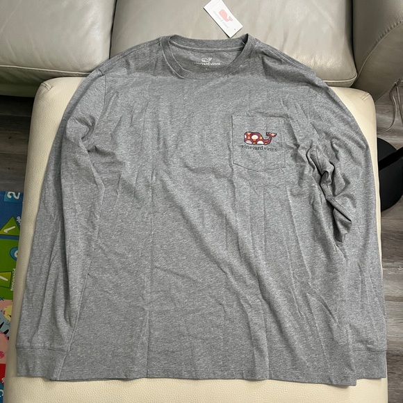 NWT - Vineyard Vines Whale Basketball Print Men’s Long Sleeve T Shirt - Size L - Picture 2 of 7